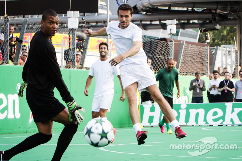 Jolyon Palmer, Renault Sport F1 Team at the charity 5-a-side football match