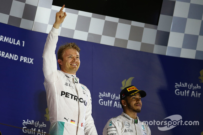 Podio: carrera ganador de Nico Rosberg, Mercedes AMG F1 Team y tercer puesto de Lewis Hamilton, Merc