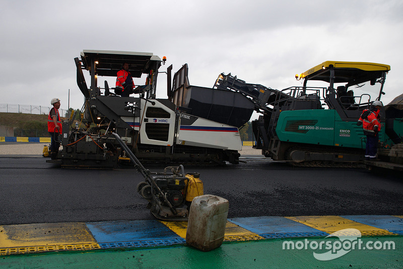 Neuasphaltierung am Bugatti Circuit in Le Mans