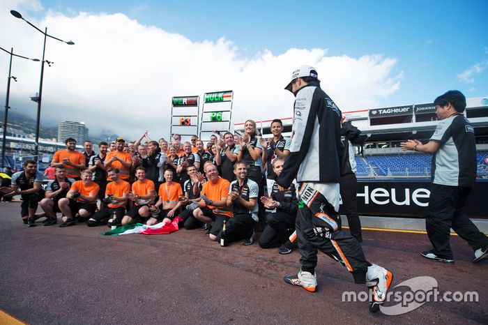 Sergio Pérez, Sahara Force India F1 celebra su tercera posición con el equipo