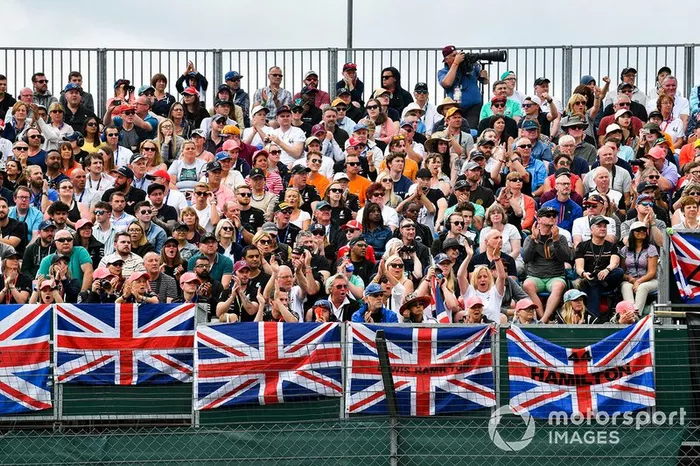 Tifosi a supporto di Lewis Hamilton, Mercedes AMG F1