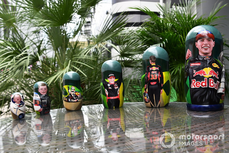 Max Verstappen, Red Bull Racing en una matrioska