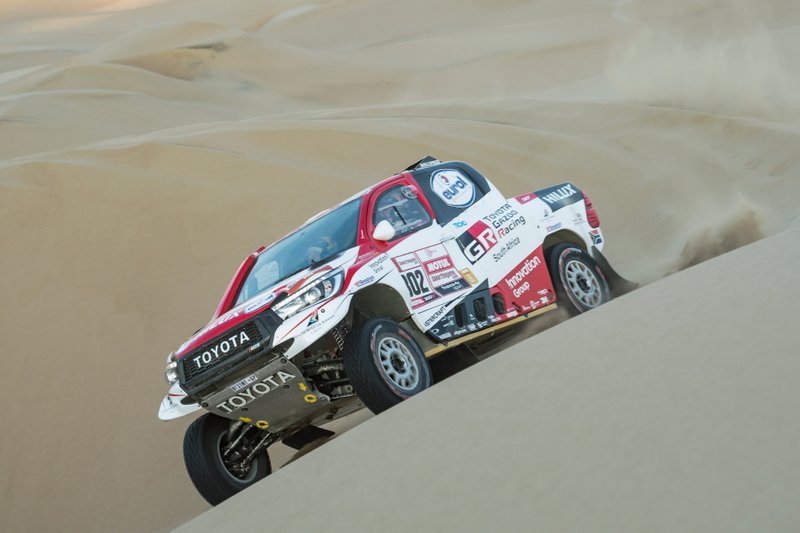 #302 Toyota Gazoo Racing Toyota Hilux: Жінель де Вільєр, Дірк фон Цітцевітц