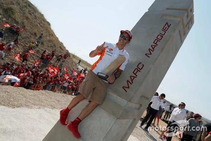 Inauguración curva Márquez