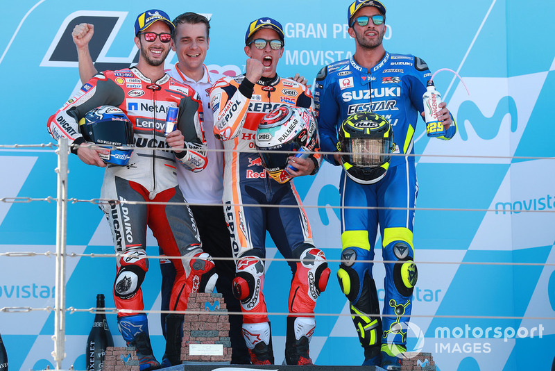 Podio: ganador de la carrera Marc Márquez, Repsol Honda Team, segundo puesto Andrea Dovizioso, Ducati Team, tercer puesto Andrea Iannone, Team Suzuki MotoGP
