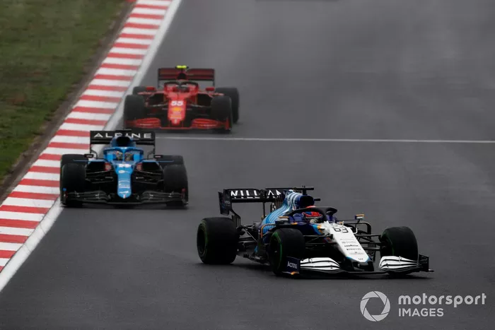 George Russell, Williams FW43B, Fernando Alonso, Alpine A521, Carlos Sainz Jr., Ferrari SF21