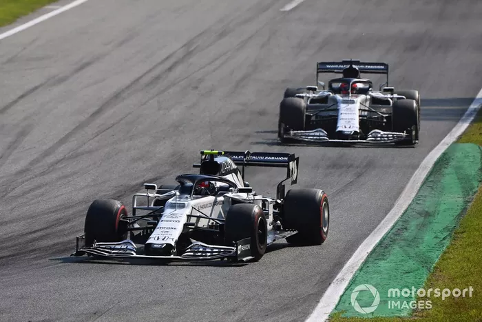 Pierre Gasly, AlphaTauri AT01, Daniil Kvyat, AlphaTauri AT01