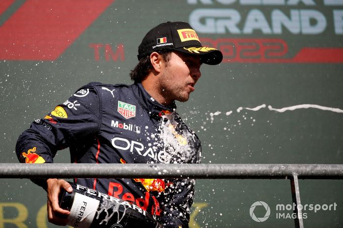 Podio: segundo lugar Sergio Pérez, Red Bull Racing
