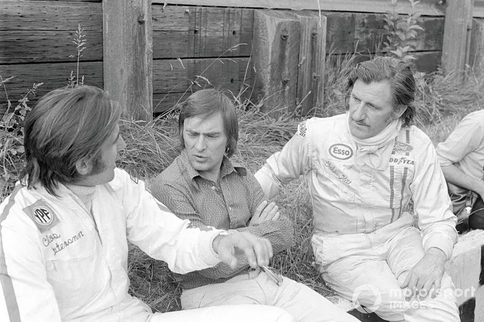 El jefe de Brabham, Bernie Ecclestone con Grahamm Hill