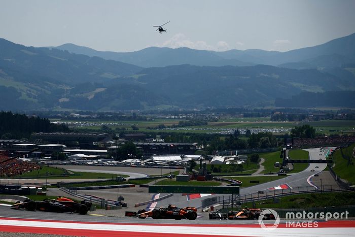Max Verstappen, Red Bull Racing RB20, Oscar Piastri, McLaren MCL38, Lando Norris, McLaren MCL38