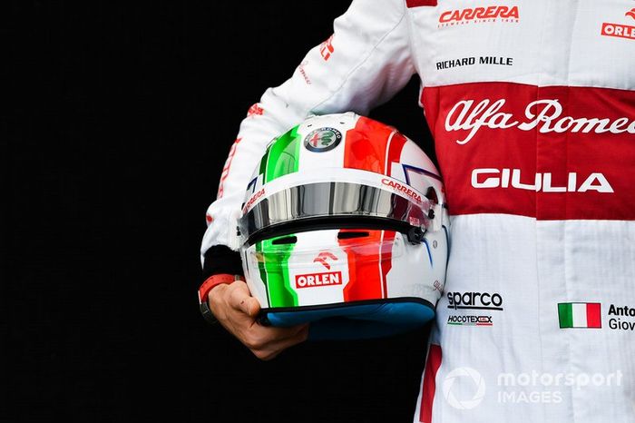 El casco de Antonio Giovinazzi, Alfa Romeo