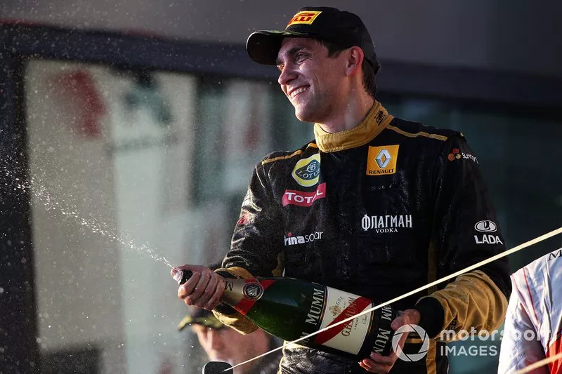 Vitaly Petrov, Lotus Renault GP fête sa troisième place sur le podium