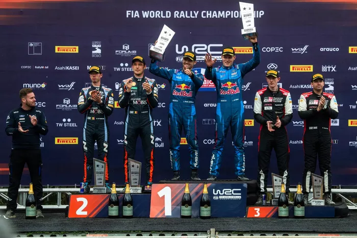 Podio: Ganadores Ott Tänak, Martin Järveoja, M-Sport Ford World Rally Team Ford Puma Rally1, segundo lugar Thierry Neuville, Martijn Wydaeghe, Hyundai World Rally Team Hyundai i20 N Rally1, tercer lugar Elfyn Evans, Scott Martin, Toyota Gazoo Racing WRT T