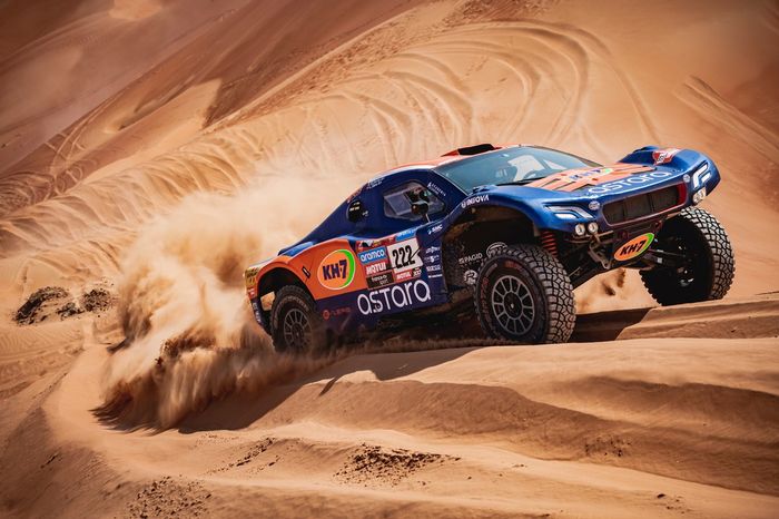 #222 Astara Team Astara: Laia Sanz, Maurizio Gerini