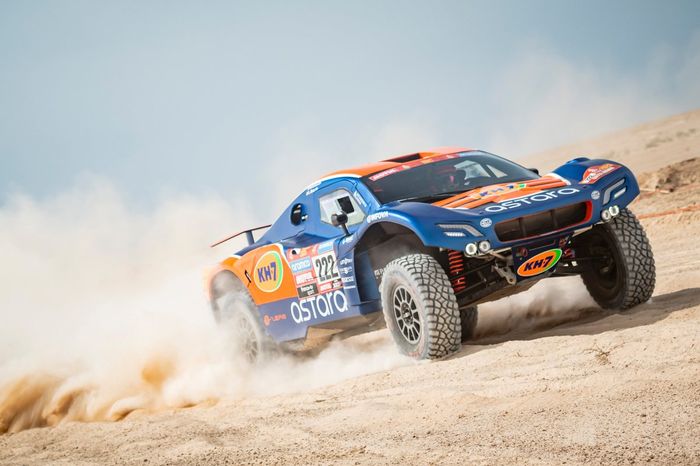 #222 Astara Team Astara: Laia Sanz, Maurizio Gerini