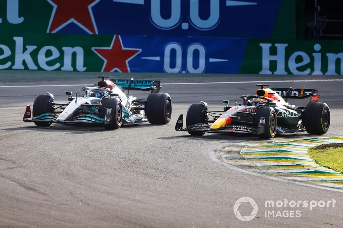 Max Verstappen, Red Bull Racing RB18, George Russell, Mercedes W13