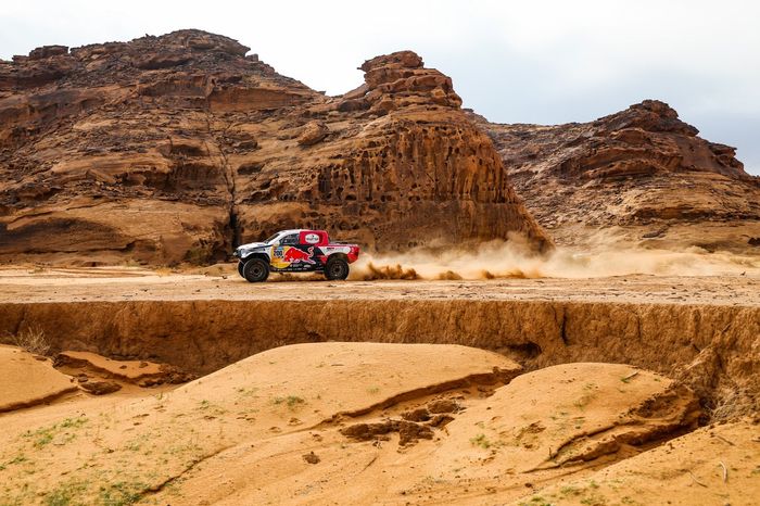 #200 Toyota Gazoo Racing Toyota: Nasser Al-Attiyah, Mathieu Baumel