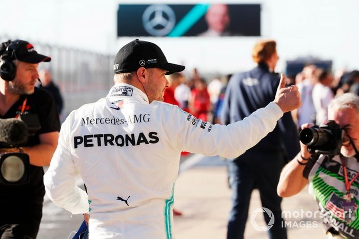 Ganador de la pole Valtteri Bottas, Mercedes AMG F1