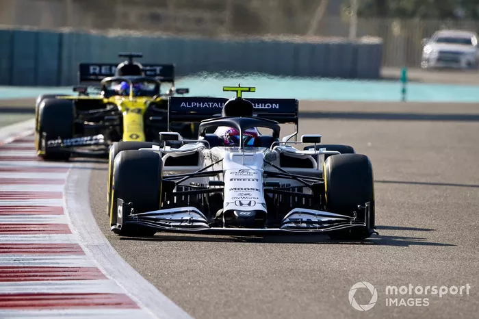 Marino Sato, AlphaTauri AT01 and Fernando Alonso, Renault F1 Team R.S.20 
