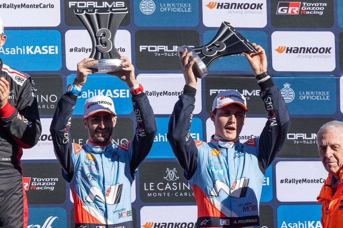 Podio: tercer puesto Adrien Fourmaux, Alexandre Coria, Hyundai World Rally Team Hyundai i20 N Rally1