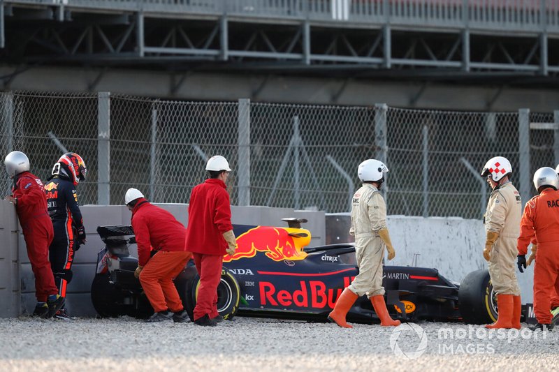 Pierre Gasly, Red Bull Racing RB15, dans les graviers après sa sortie de piste