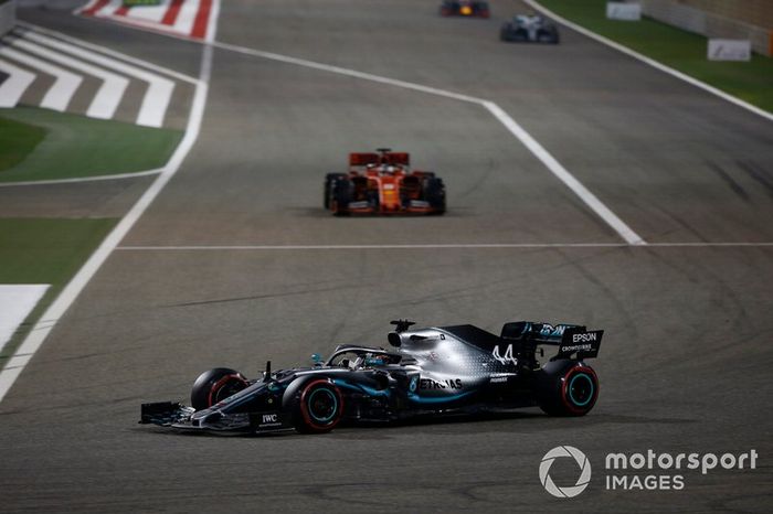 Lewis Hamilton, Mercedes AMG F1 W10,  Sebastian Vettel, Ferrari SF90