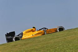 Jolyon Palmer, Renault Sport F1 Team RS16 with a Halo cockpit cover