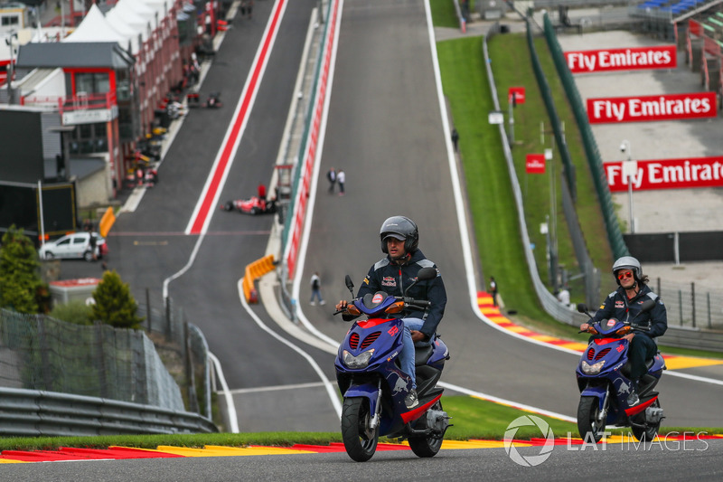 Carlos Sainz Jr., Scuderia Toro Rosso rides the track on a scooter