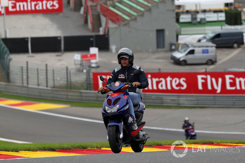 Carlos Sainz Jr., Scuderia Toro Rosso rides the track on a scooter
