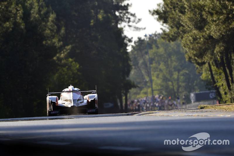 #8 Toyota Gazoo Racing Toyota TS050 Hybrid: Anthony Davidson, Sébastien Buemi, Kazuki Nakajima