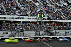 Ryan Blaney, Team Penske Ford Fusion leads