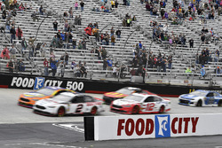 Brad Keselowski, Team Penske, Ford Fusion Discount Tire and Ryan Blaney, Team Penske, Ford Fusion REV