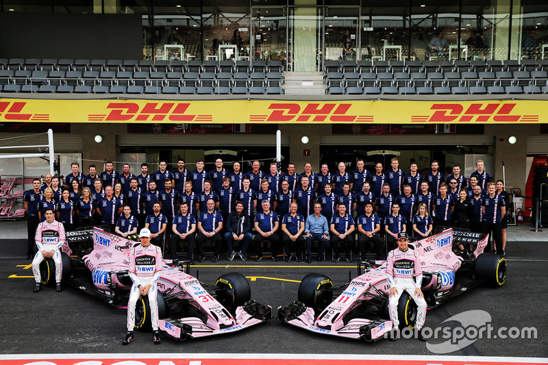 Esteban Ocon, Sahara Force India F1, Sergio Perez, Sahara Force India F1 met het team