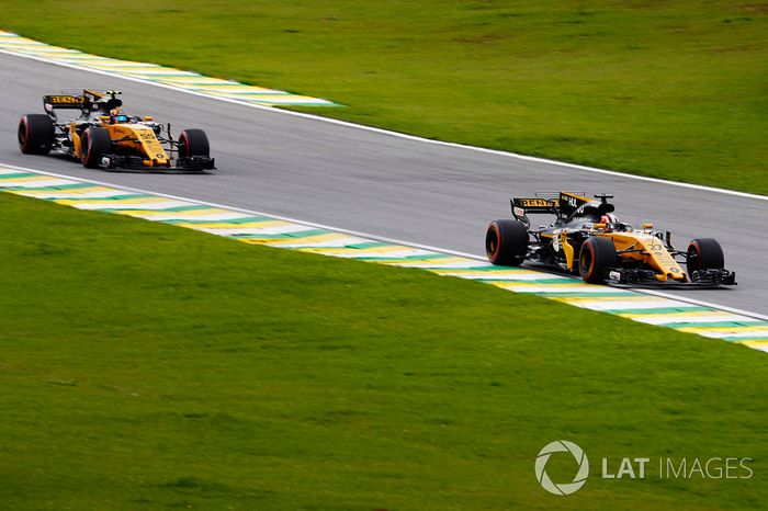 Nico Hulkenberg, Renault Sport F1 Team RS17,  Carlos Sainz Jr., Renault Sport F1 Team RS17