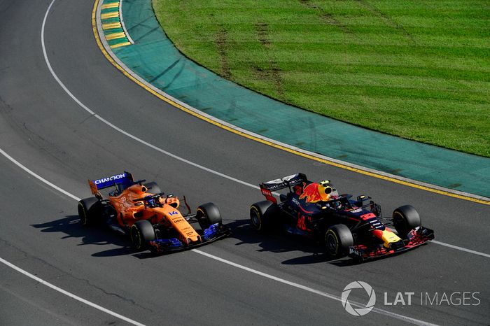 Max Verstappen, Red Bull Racing RB14 and Fernando Alonso, McLaren MCL33