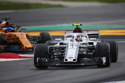 Sergey Sirotkin, Williams FW41, Fernando Alonso, McLaren MCL33