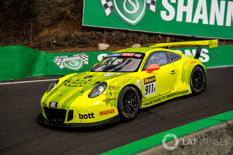 #911 Manthey-Racing Porsche 911 GT3 R: Romain Dumas, Frederic Makowiecki, Dirk Werner