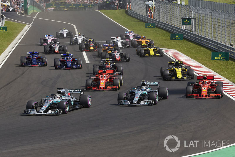 Lewis Hamilton, Mercedes AMG F1 W09, Valtteri Bottas, Mercedes AMG F1 W09, Kimi Raikkonen, Ferrari SF71H, Sebastian Vettel, Ferrari SF71H, Nico Hulkenberg, Renault Sport F1 Team R.S. 18, Pierre Gasly, Toro Rosso STR13, Brendon Hartley, Toro Rosso STR13, al inicio de la carrera