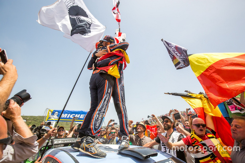 Los ganadores Thierry Neuville, Nicolas Gilsoul, Hyundai Motorsport Hyundai i20 Coupe WRC