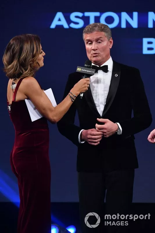Presentatore David Coulthard sul palco per presentare l'Aston Martin Autosport BRDC Young Driver Award