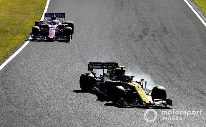 Nico Hulkenberg, Renault F1 Team R.S. 19, leads Sergio Perez, Racing Point RP19