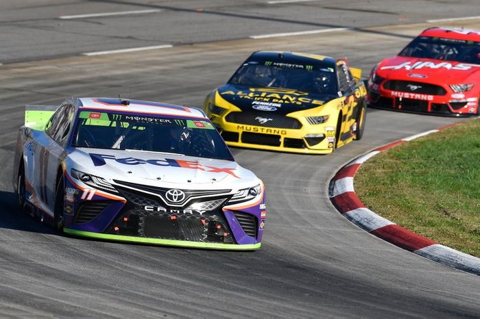 Denny Hamlin, Joe Gibbs Racing, Toyota Camry FedEx Freight, Brad Keselowski, Team Penske, Ford Mustang Alliance Truck Parts