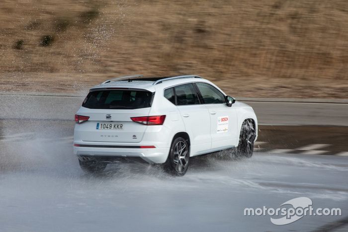 II Curso de Conducción y Nuevas Tecnologías BOSCH - Motor1.com España - Motorsport.com 