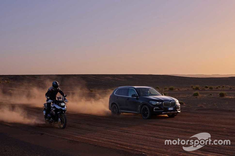 BMW X5 на пісочному треку Монці