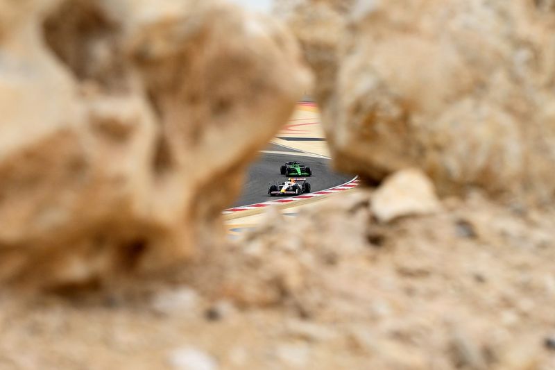 Yuki Tsunoda, RB F1 Team, Nico Hulkenberg, Sauber