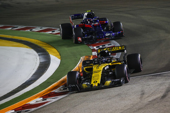 Nico Hulkenberg, Renault Sport F1 Team R.S. 18 et Pierre Gasly, Scuderia Toro Rosso STR13