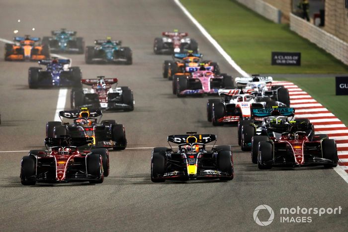Arrancada Charles Leclerc, Ferrari F1-75, Max Verstappen, Red Bull Racing RB18, Carlos Sainz Jr., Ferrari F1-75, Lewis Hamilton, Mercedes W13, Sergio Pérez, Red Bull Racing RB18
