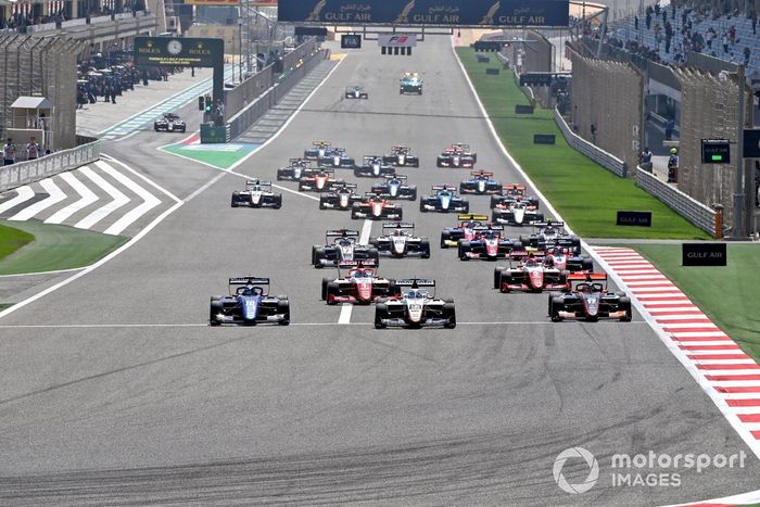 Pepe Marti (ESP, Campos Racing), por delante de Franco Colapinto (ARG, MP Motorsport), seguidos por Caio Collet (BRA, Van Amersfoort Racing)