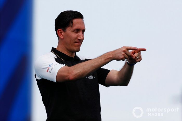 James Barclay, Director del equipo Jaguar TCS Racing, en el podio