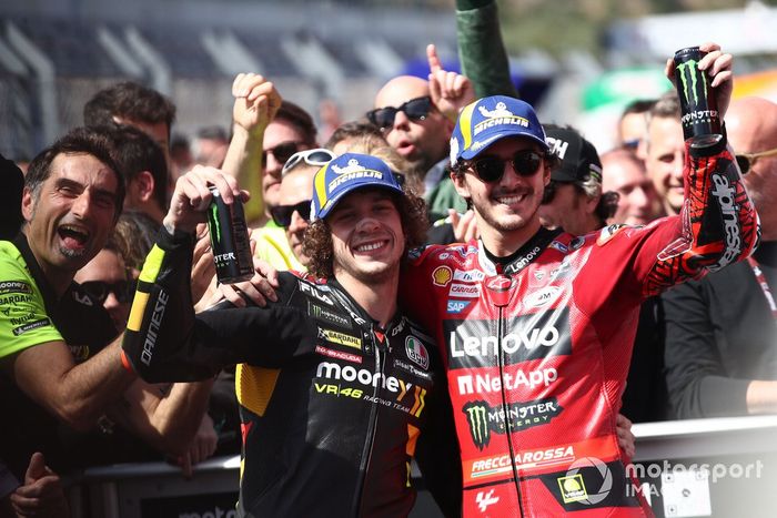 Ganador Francesco Bagnaia, Ducati Team, tercer lugar Marco Bezzecchi, VR46 Racing Team
